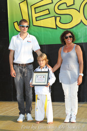 Simone Poles premiato da Alex Schwazer e l'Assessore allo Sport Donatella Regazzo