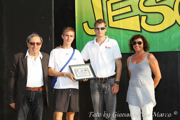 Leonardo Bidogia premiato da Alex Schwazer, Vito Vittorio (Pres. Fidal Provincia di Venezia) e l'Assessore allo Sport